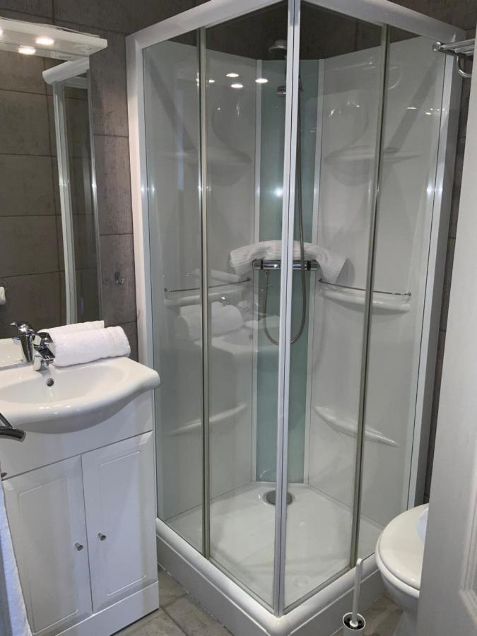 Les 3 Rois By Yy Hotel Villers-Bocage  Exterior photo