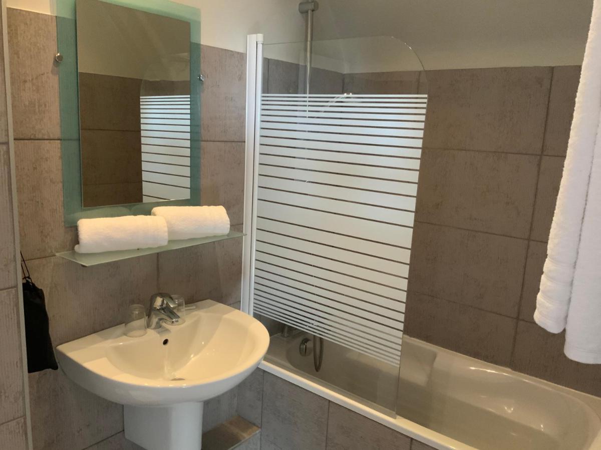 Les 3 Rois By Yy Hotel Villers-Bocage  Exterior photo