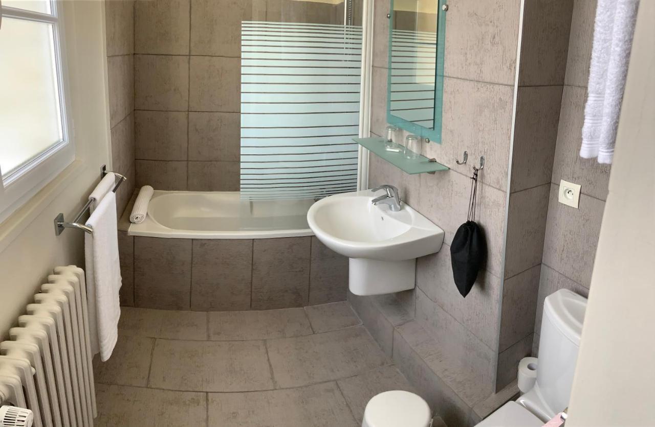 Les 3 Rois By Yy Hotel Villers-Bocage  Exterior photo